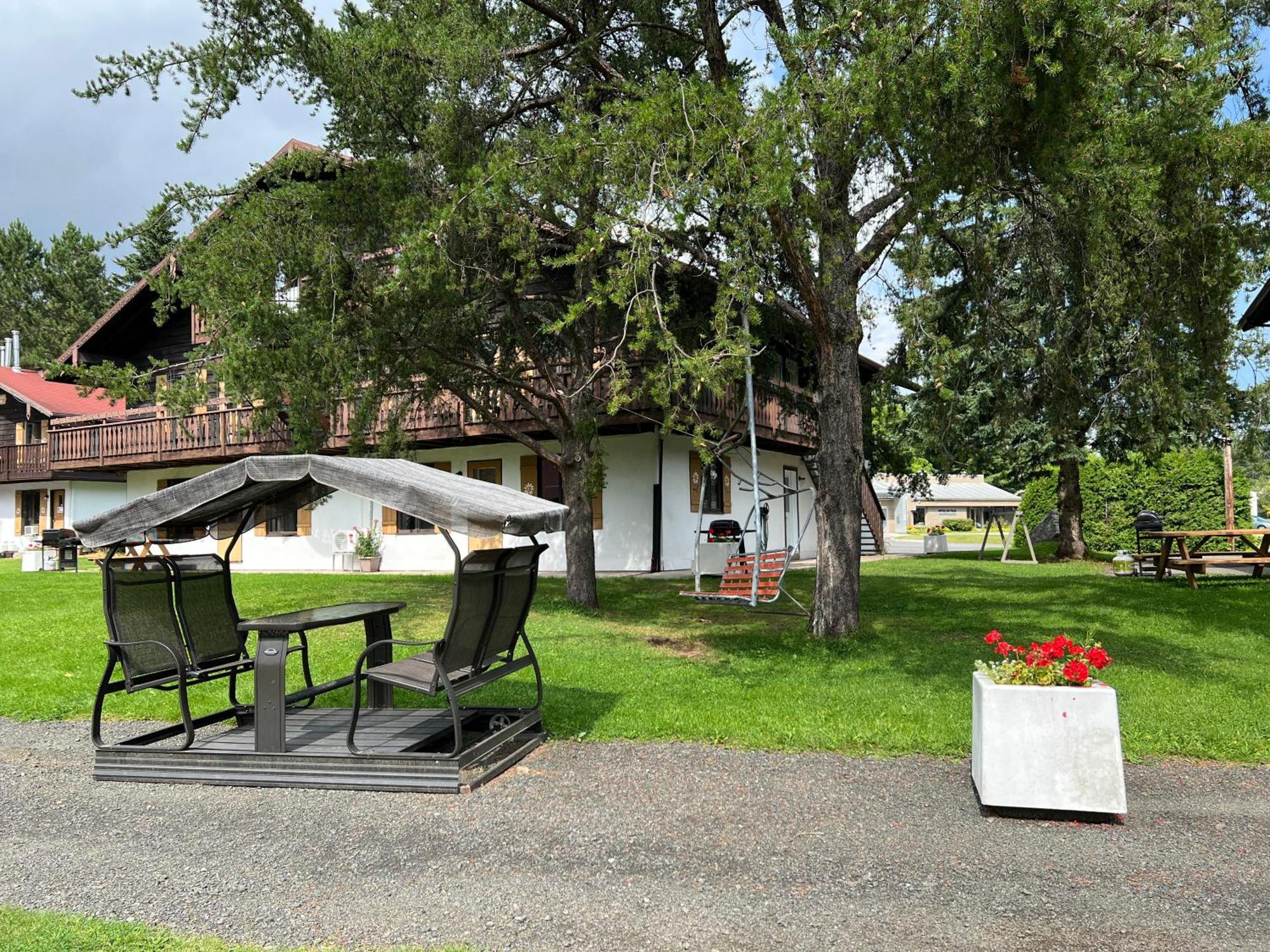 Chalets Montmorency Mont-Sainte-Anne Saint-Ferreol-les-Neiges Exterior foto